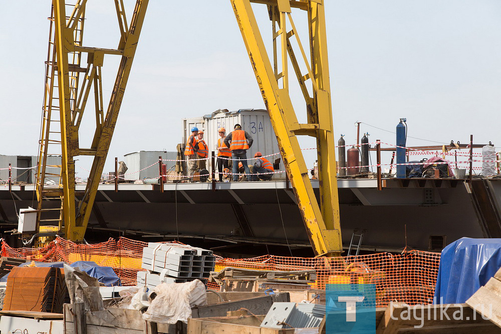 Строительство моста через Тагильский пруд продолжается круглосуточно, без перерывов и выходных