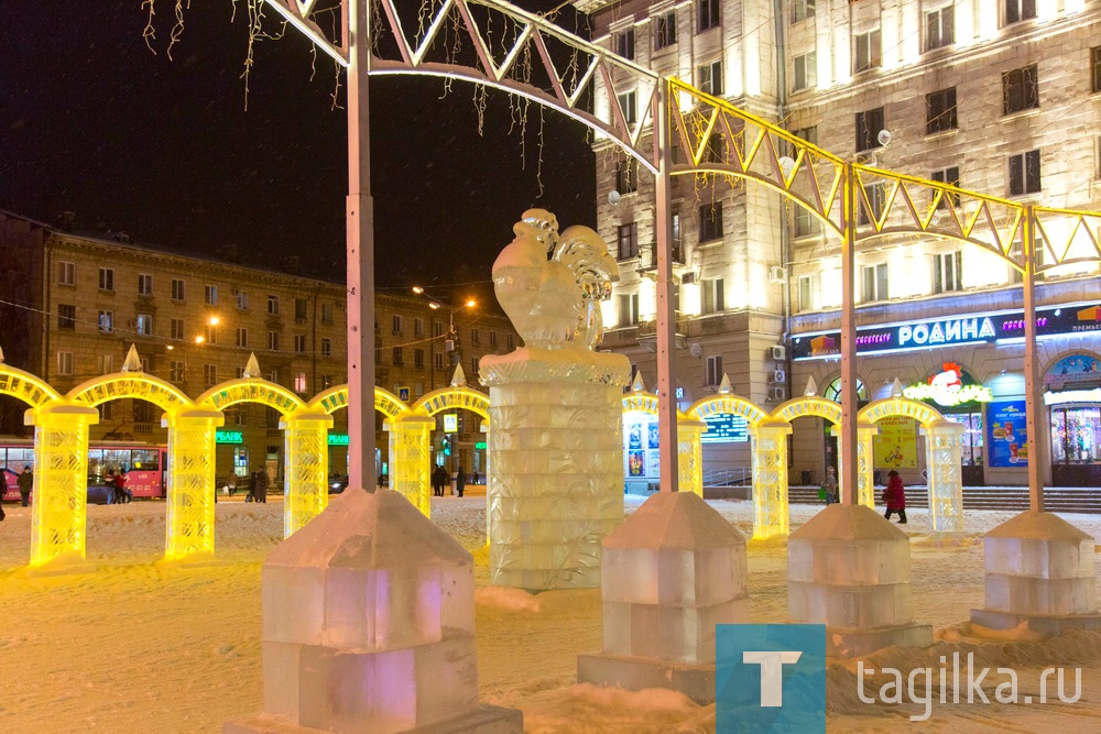 В центре Нижнего Тагила зажглась главная елка