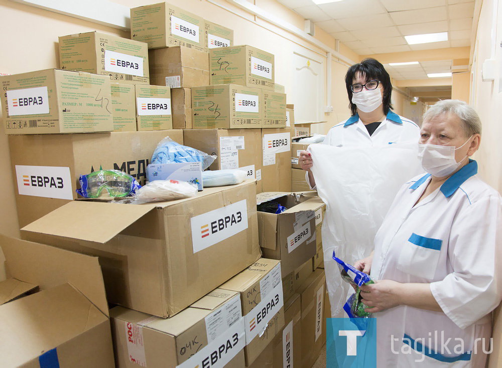 ЕВРАЗ передал медикам Детской городской больницы на Коминтерна, 54, средства индивидуальной защиты
