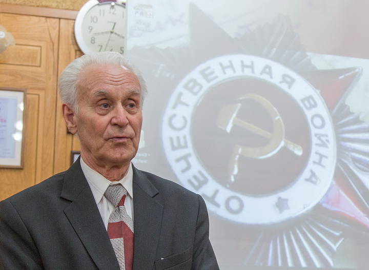  Председатель городского совета ветеранов Петр Чашников
отметил, что в каждой семье есть своя история, связанная
с войной, свои фронтовики и труженики тыла, дети войны,
и очень важно сохранить эти истории для потомков, продолжать воспитывать патриотизм у молодежи. 