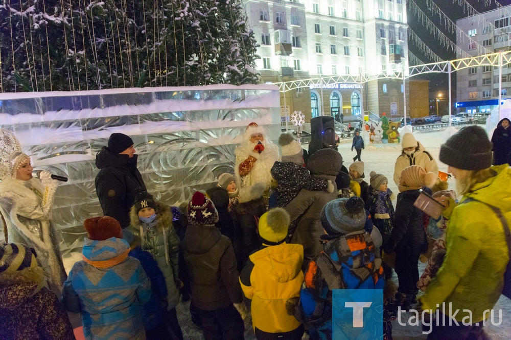 В центре Нижнего Тагила зажглась главная елка