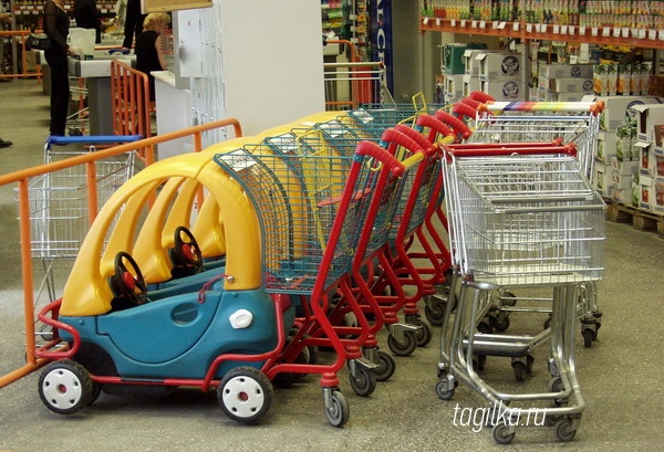 Минпромторг предлагает оказывать нуждающимся россиянам продуктовую помощь