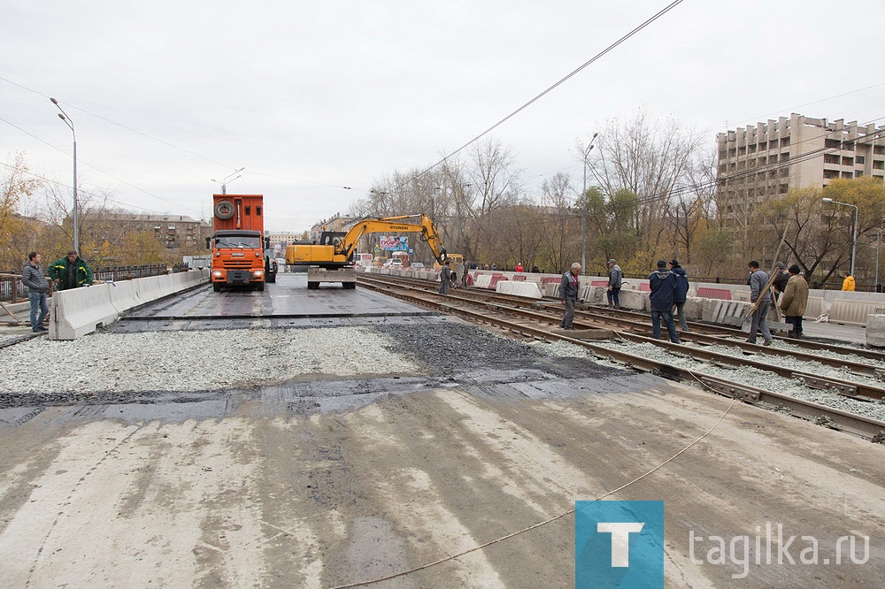 На улице Мира продолжается ремонт путепровода