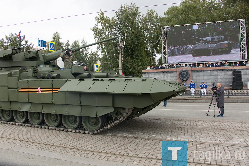 Шествием военной техники отметили тагильчане 100-летие отечественного танкпрома и 75-годовщину Победы в Великой Отечественной войне