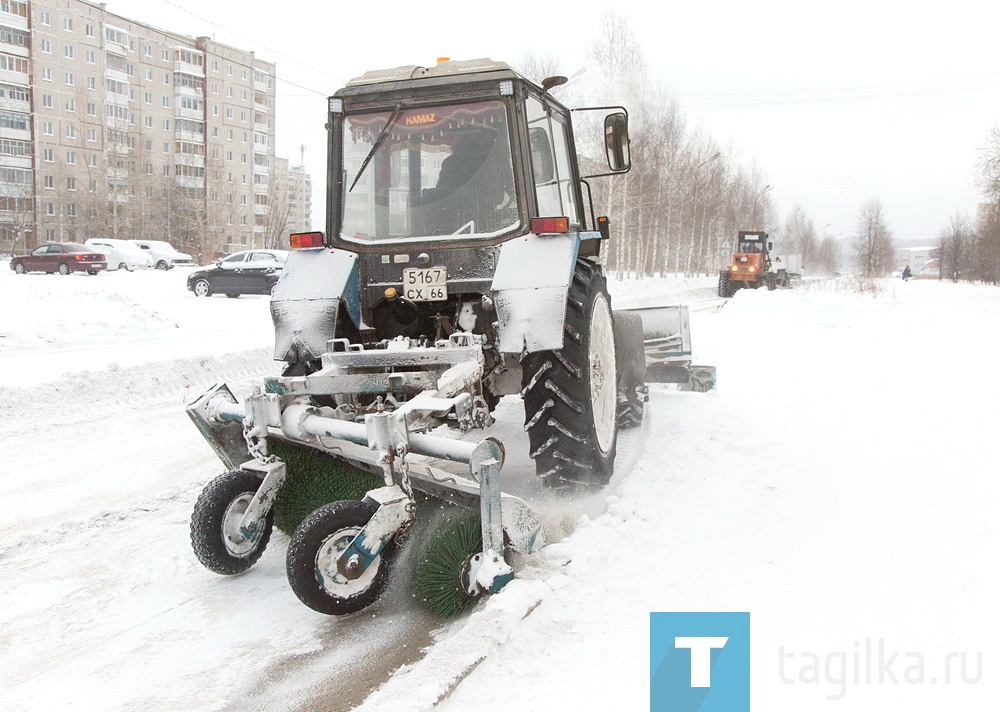 Региональные трассы от снега расчищают более 300 единиц техники