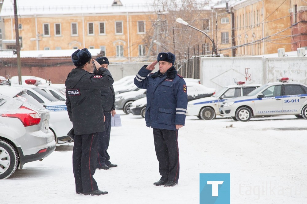 Почти 150 сотрудников ГИБДД и полиции дежурят сегодня на пешеходных переходах Нижнего Тагила