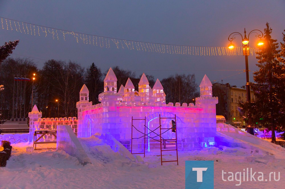 Строительство ледового городка. 22.12.2020