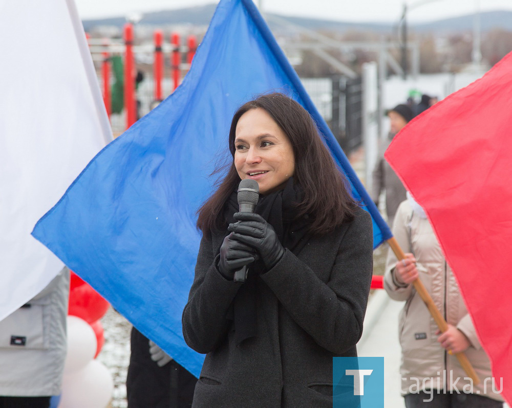 «Очень приятно, что в проектировании площадок приняли участие неравнодушные жители Нижнего Тагила. И отдельные элементы создавались исключительно с их участием и по их рекомендации. Спасибо всем огромное, кто участвовал. Я искренне верю, что этот проект будет работать не только на развитие туристической привлекательности Нижнего Тагила, но и в целом на социально-экономическое развитие города и области», - отметила, поздравляя тагильчан, министр инвестиций и развития Свердловской области Виктория Казакова.