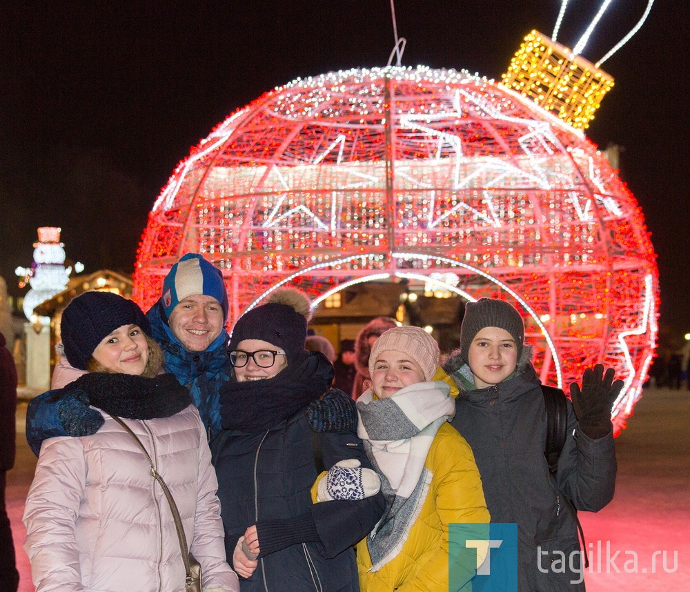 В Нижнем Тагиле зажгли огни на главной ёлке