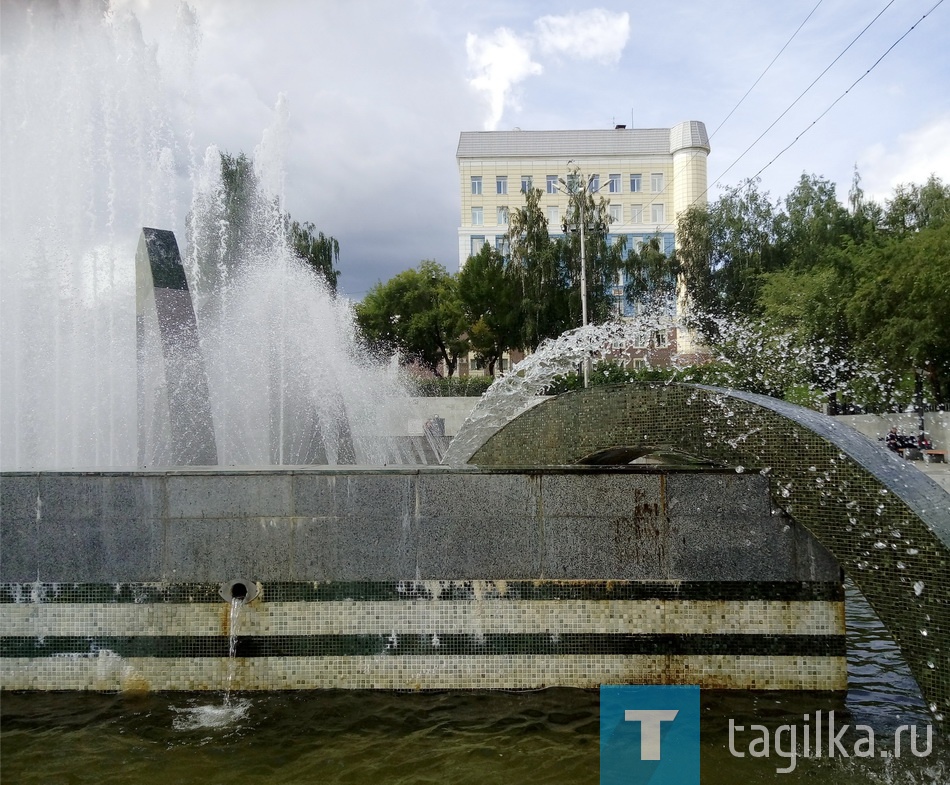 По городу с "мобилой". Летний фоторепортаж.