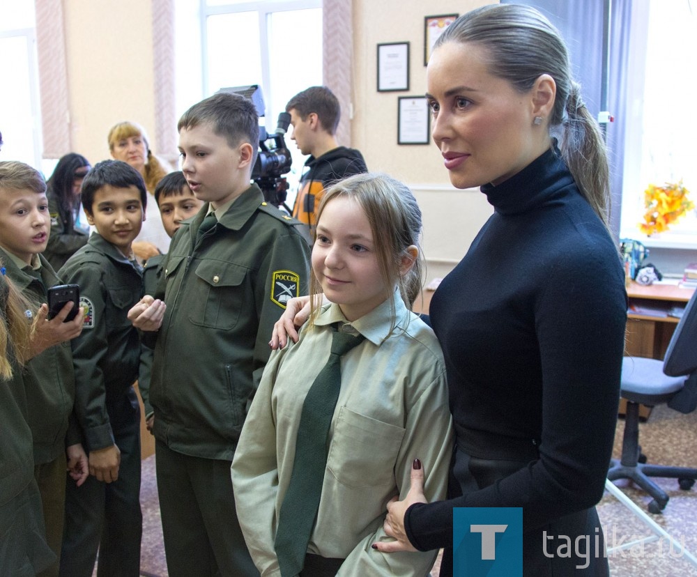 Юлия Михалкова провела урок литературы в кадетской школе №21