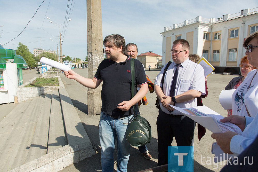 Обсуждение стелы «Город трудовой доблести» на Привокзальной площади