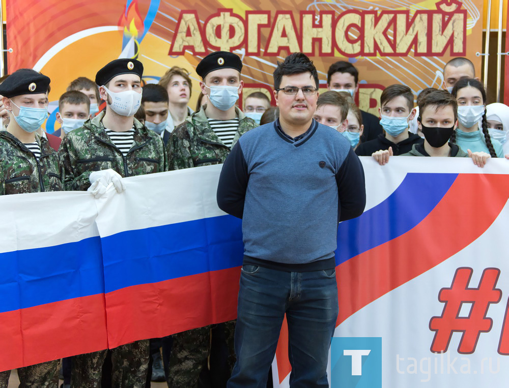 Нижний Тагил присоединился к акции в поддержку решения Владимира Путина о признании ЛНР и ДНР
