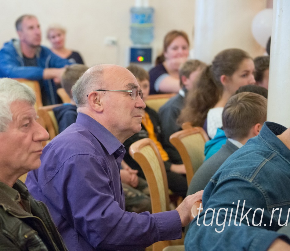 Встреча ХК "Спутник" с болельщиками