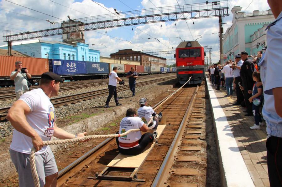 В Камышлове установлен рекорд России по буксировке железнодорожного состава