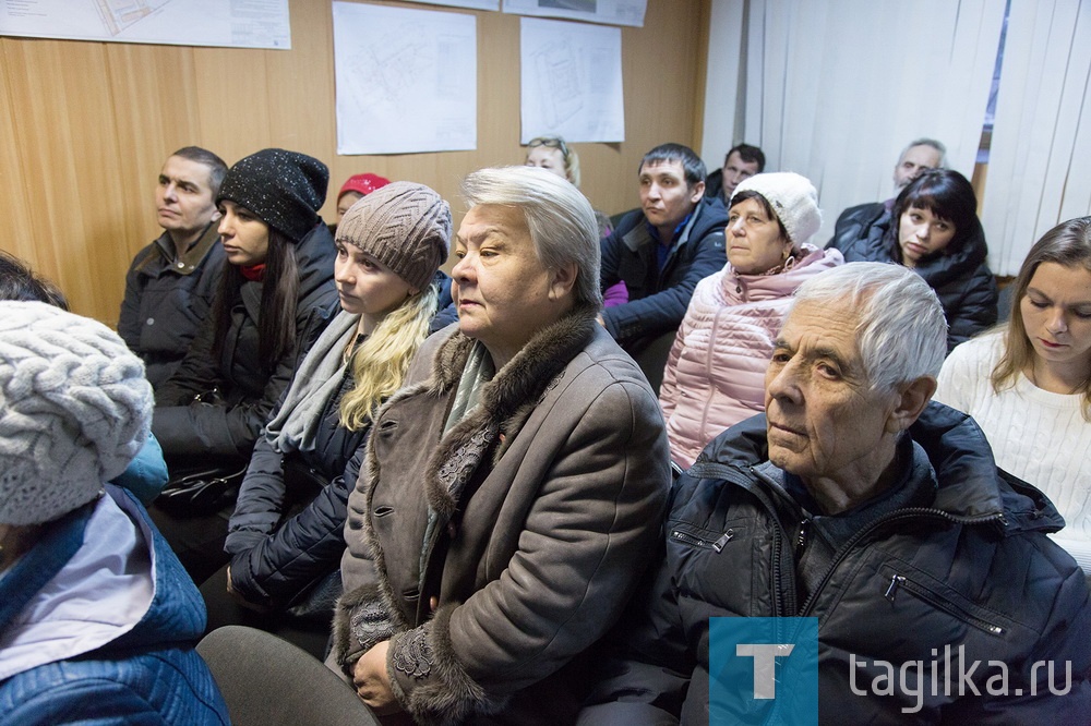 Владислав Пинаев принял участие в общественных обсуждениях проекта реконструкции двора в районе ВМЗ