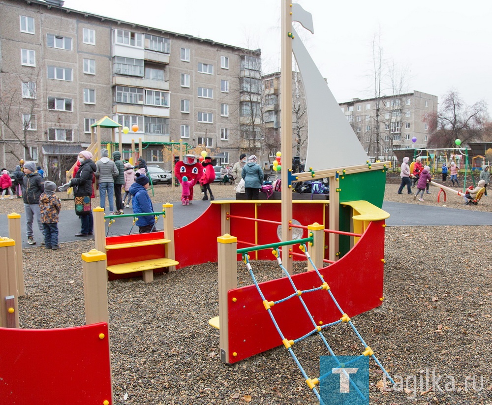 Праздник во дворе на улицах Ермака и Лебяжинской