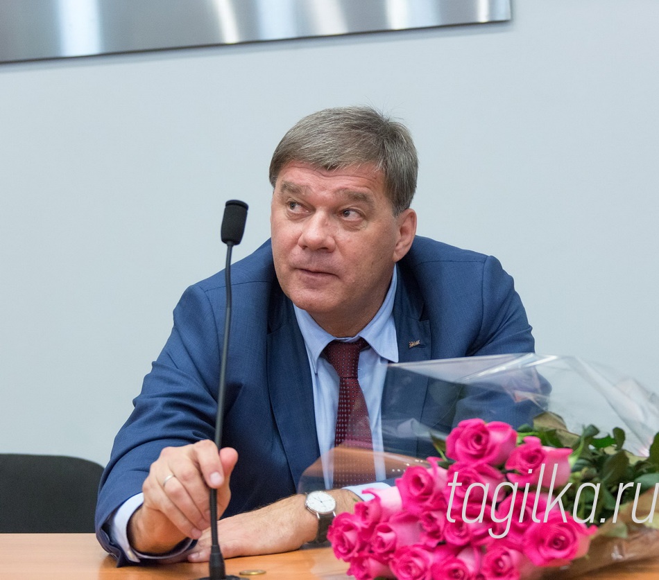 Главный спонсор «Уралочки-НТМК» - ЕВРАЗ. Часть средств выделяют областной бюджет и другие предприятия. Президент «Уралочки-НТМК», управляющий директор нижнетагильского металлургического комбината Алексей Кушнарев отметил, что такой клуб достоин бюджета, как минимум, в три раза больше.