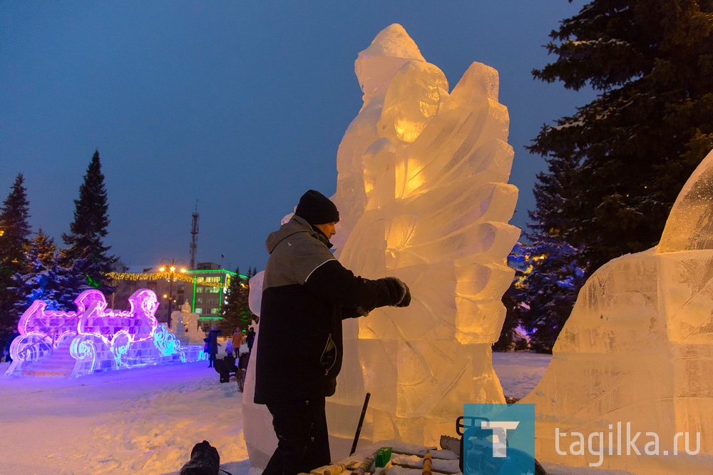 Строительство ледового городка. 22.12.2020