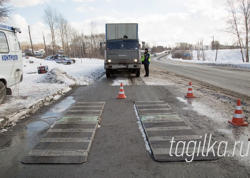 Пост весового контроля

Данная служба начала свою
работу в Нижнем Тагиле с 1
февраля этого года. Составле-
но уже 103 акта о нарушении
правил перевозки тяжеловес-
ных грузов.