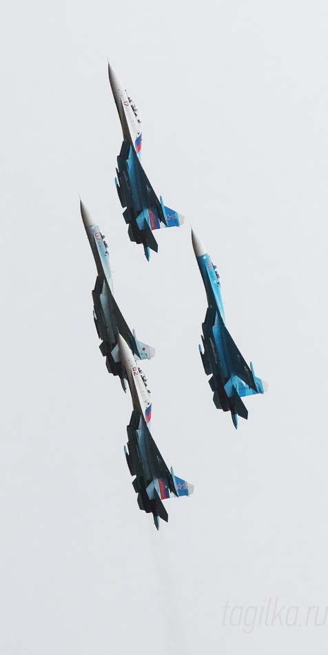 RUSSIA ARMS V NEBE...