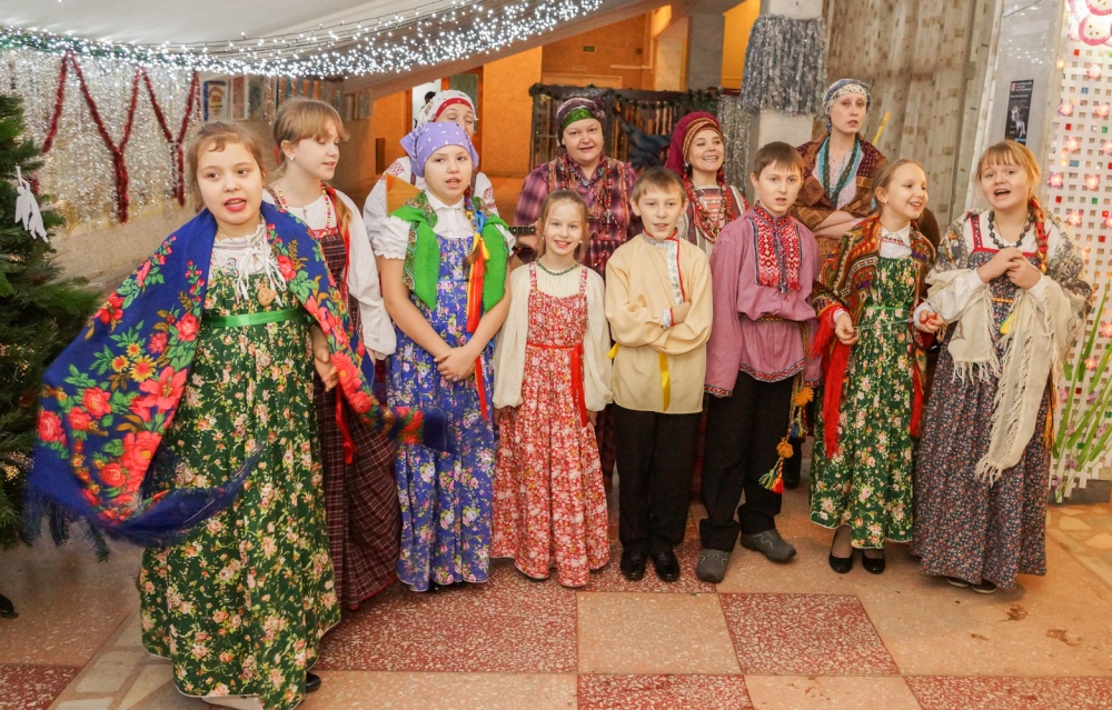 Творческие коллективы встречают гостей