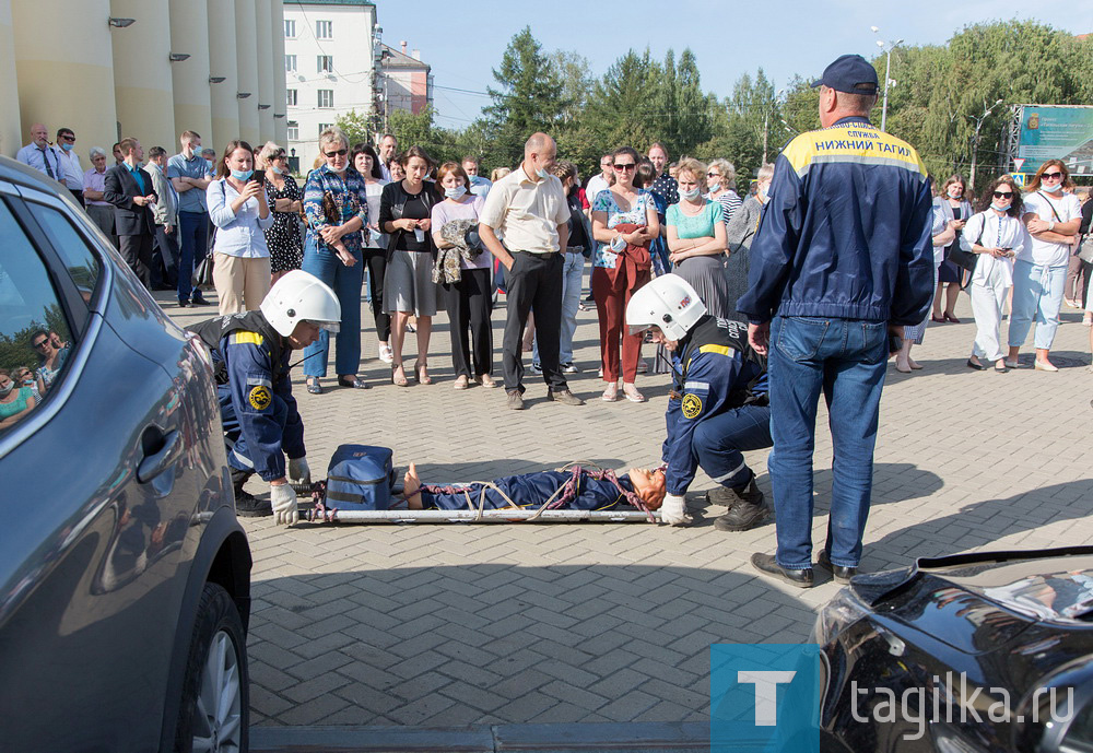 Пожар, полная эвакуация, двое спасенных. В администрации Нижнего Тагила прошли учения