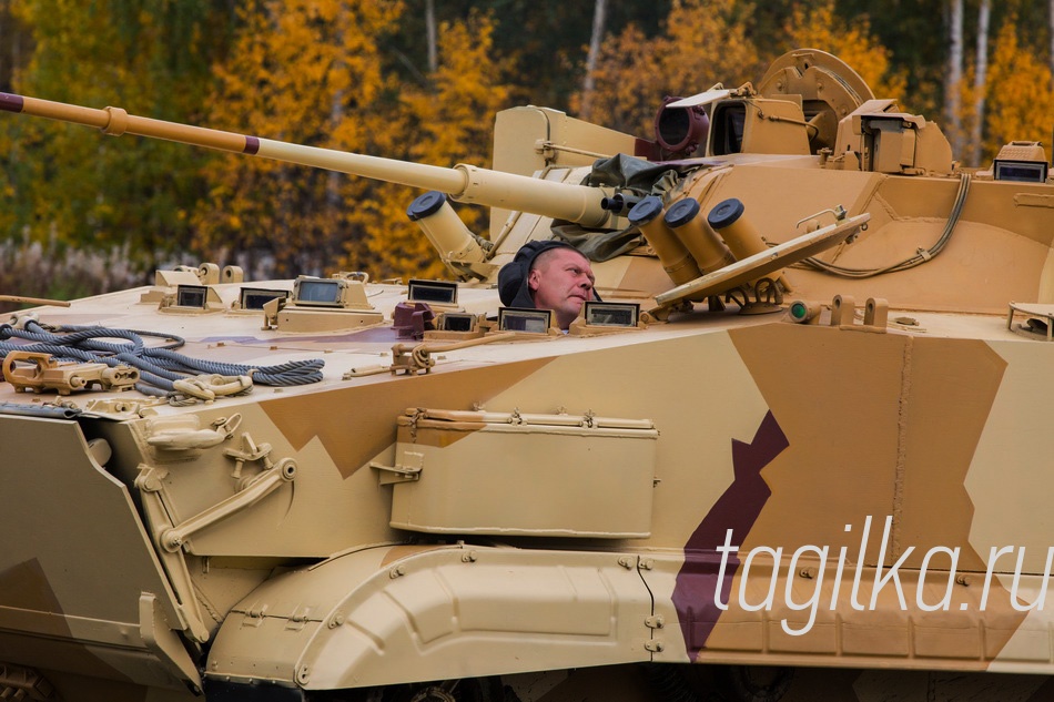 RUSSIA  ARMS  NA  ZEMLE
