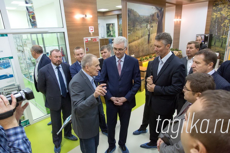 Мэр Нижнего Тагила Сергей Носов показал гостям Екатеринбурга "президентские" объекты

В медицинском центре восстановительных технологий речь зашла о  трудностях  получения федеральных субсидий.

Кстати, именно вопрос  взаимодействия бюджетов разного уровня,  будет ключевым на  совещании, которое состоится сразу после  объезда.