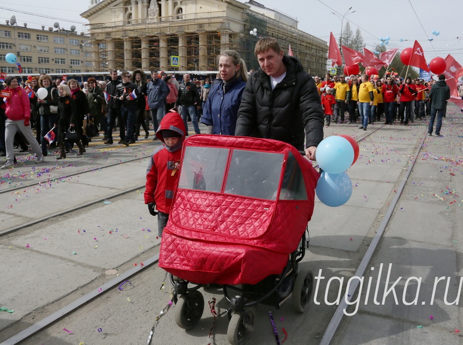 Великой Победе-70 лет. Военный  парад и демонстрация. Н-Тагил.