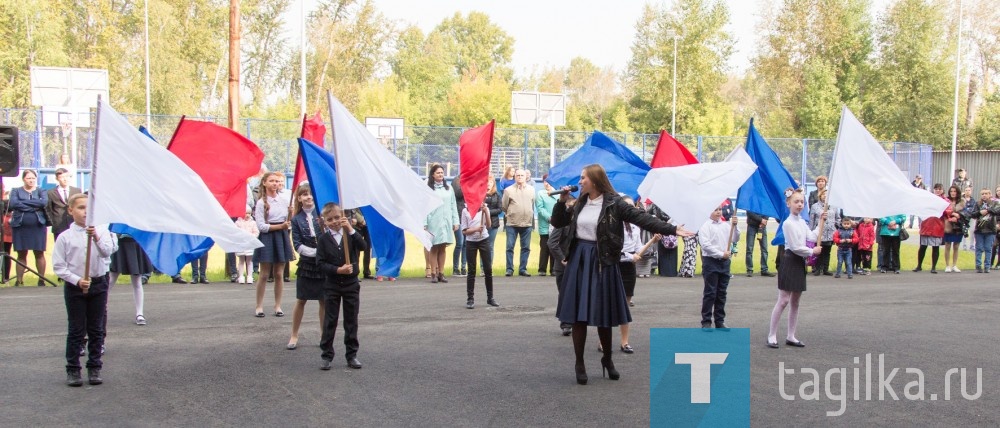 В школе № 65 прошла праздничная линейка