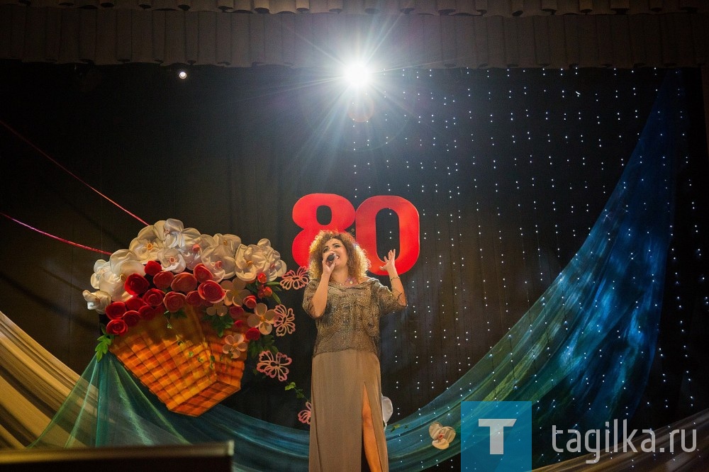 Ленинский район отмечает свой юбилей - 80 лет

Праздничную атмосферу событию обеспечили лучшие коллективы ДВ «Юбилейный» - «Белая черемушка», «Родничок», выступление вокалистов Светланы Кашины, Эдуарда Шакурова и других. Подробности читайте в ближайших номерах ТР.

 Наталья Дузенко

Фото Николая Антонова
