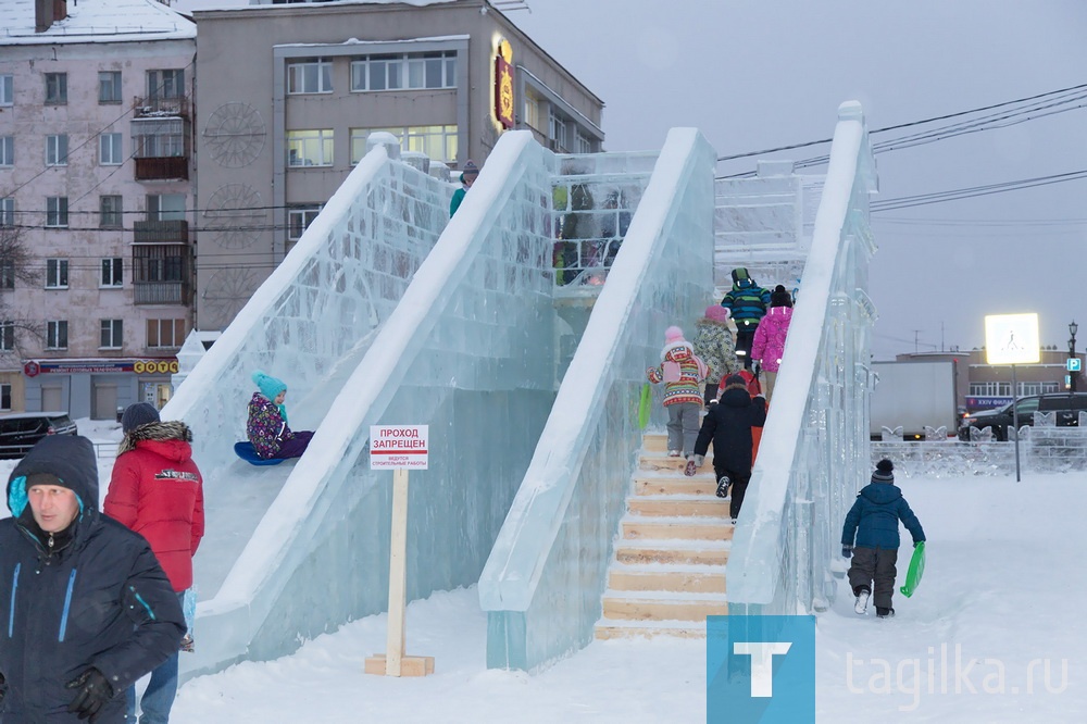 Зимние каникулы закончились, но ледовые городки продолжают работать