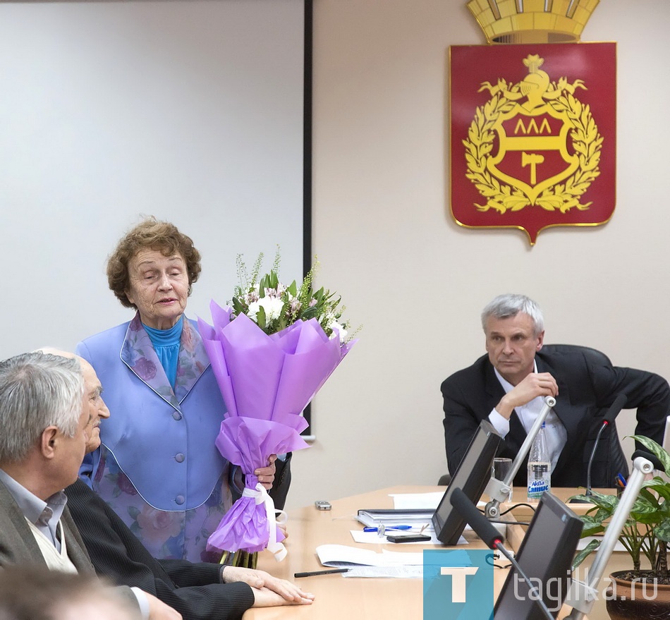 Мэр Сергей Носов подчеркнул, что голос совета почетных граждан должен звучат громче. В его состав входят очень авторитетные люди, которые совместно с администрацией города и думой могут оказать реальную помощь в решении важнейших вопросов.

Татьяна Шарыгина
Фото Сергея Казанцева