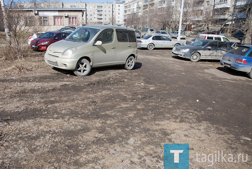 В ожидании благоустройства -  Ул. Космонавтов, дом 10