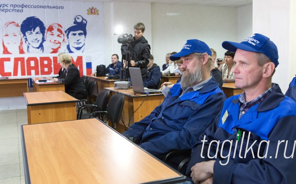 "Славим человека труда!". Слесари КИПиА.

Уралхимпласт представляли Константин Мелентьев – работающий на предприятии 14 лет, неоднократный победитель городских профессиональных состязаний киповцев, и Владимир Вахрушев, который уже 4 года подряд становится лучшим по профессии на родном заводе.