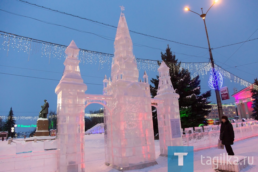 Зимние каникулы закончились, но ледовые городки продолжают работать