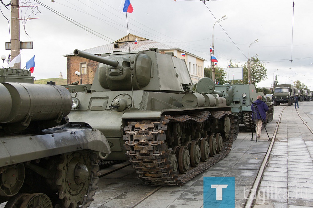 Все готово к началу прохождения военной техники по главной улице города