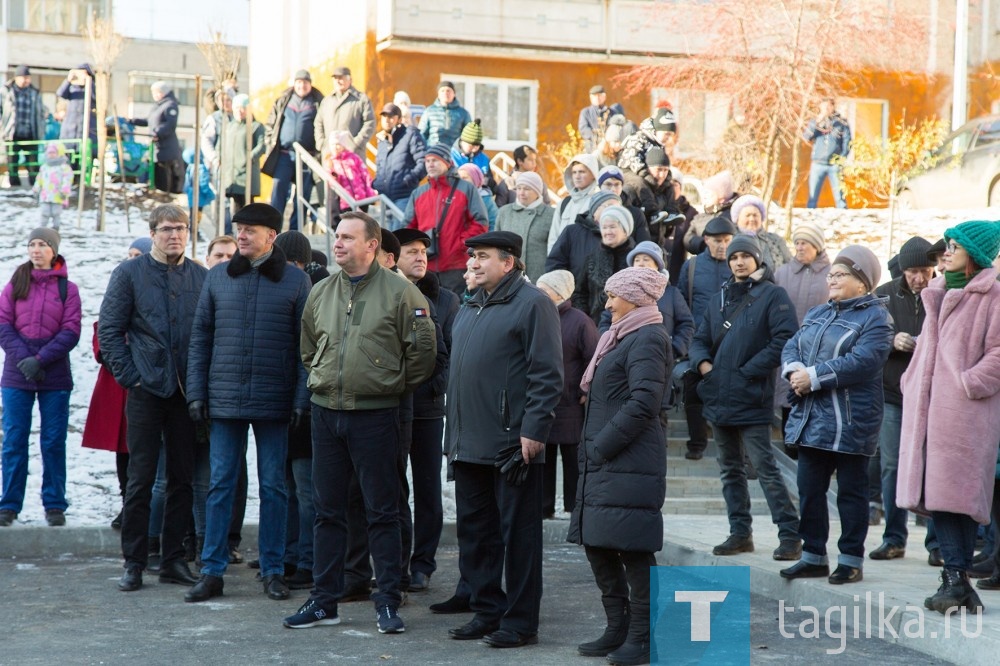 Сегодня торжественно открылся обновленный двор домов на улице Нижней Черепанова №13, 15, 9,11,17,19, 21