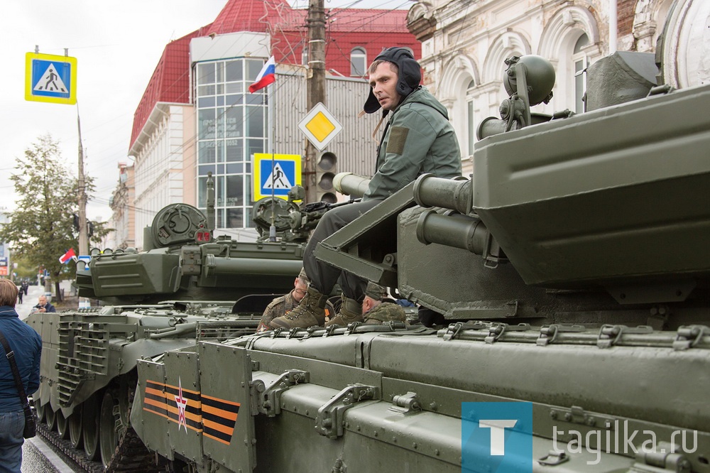 Все готово к началу прохождения военной техники по главной улице города