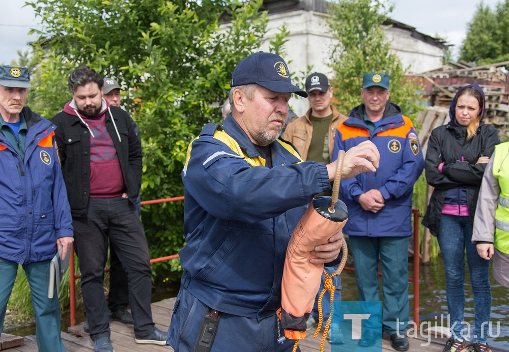 Тренировка МЧС по спасению утопающих