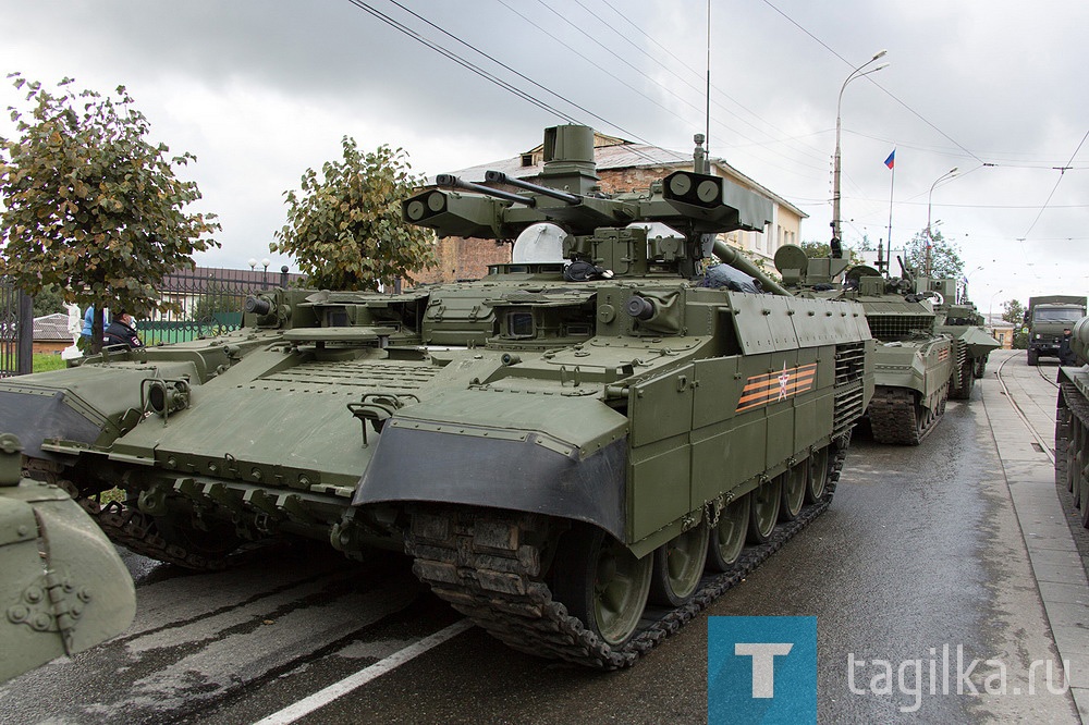 Все готово к началу прохождения военной техники по главной улице города