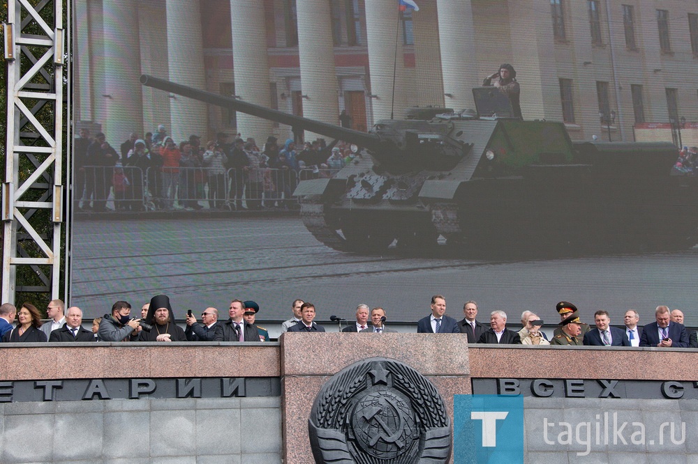 Шествием военной техники отметили тагильчане 100-летие отечественного танкпрома и 75-годовщину Победы в Великой Отечественной войне