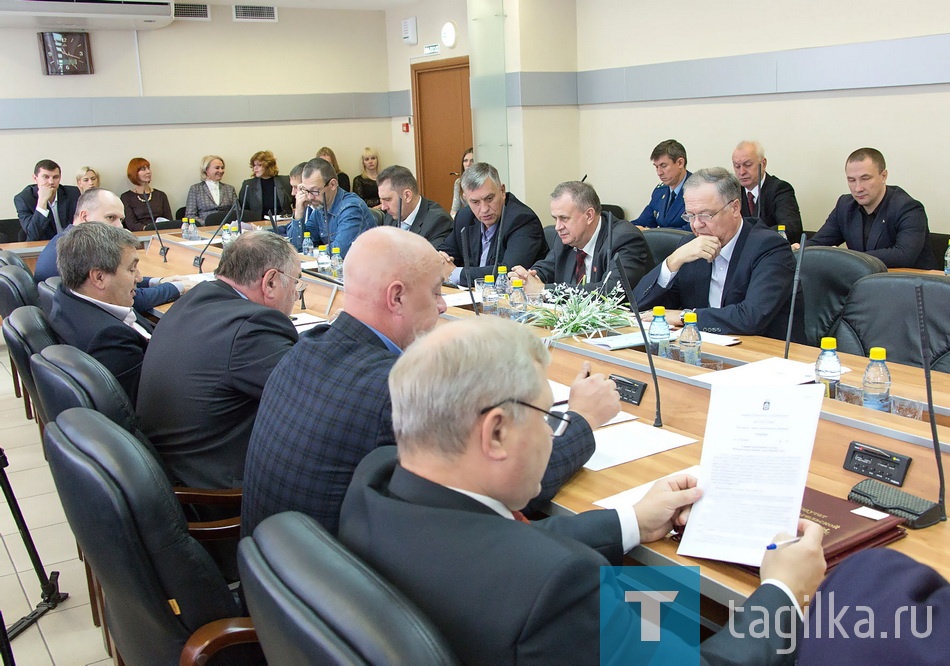 Депутаты не хотели, чтобы Владимир Радаев ушел из гордумы.