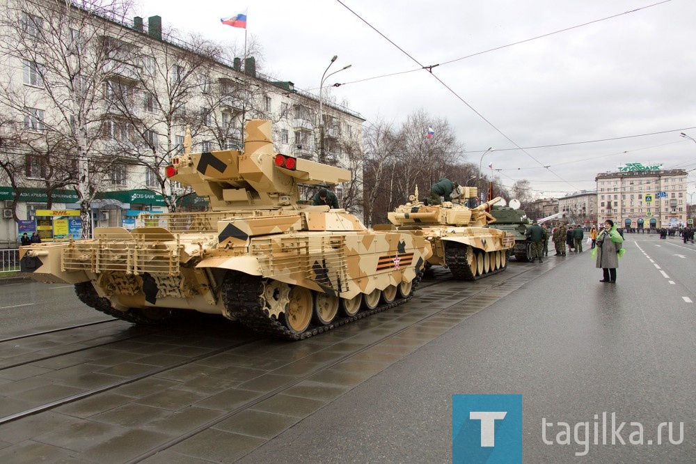 Сегодня тагильчане, пришедшие на парад Победы, могли увидеть не только легендарный танк Т-34