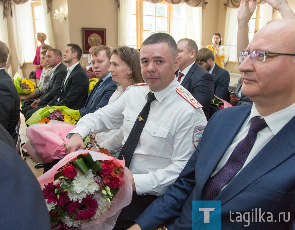 Владислав Пинаев вручил награды победителям смотра-конкурса ко Дню города