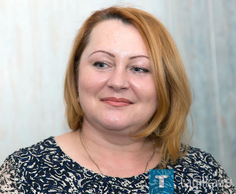 "О личном подсобном хозяйстве"

Светлана Чесалина.

- Сельским хозяйством заниматься выгодно, главное – надо трудиться, не лениться. Это и большая ответственность: уже никуда надолго не уедешь, не оставишь скотину. Основную ставку делаем на молочную продукцию. Продаем молоко, творог, масло, сыр. Есть постоянные клиенты и в селе, и в городе, - сказала Светлана Чесалина.