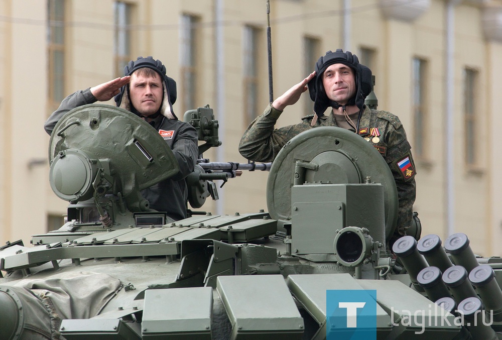 Шествием военной техники отметили тагильчане 100-летие отечественного танкпрома и 75-годовщину Победы в Великой Отечественной войне