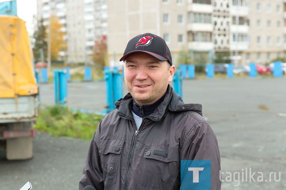 Юрий Бессонов.

За три года участниками ак­ции «Голосуй за свой каток!» стали 215 кортов из 182 горо­дов. Среди победителей и та­кие «миллионники», как Омск, и поселки, например, Мелиора­тивный в Карелии. В этом году
первое место занял Улан-Удэ, второе – Уфа.

Татьяна ШАРЫГИНА.
ФОТО СЕРГЕЯ КАЗАНЦЕВА.