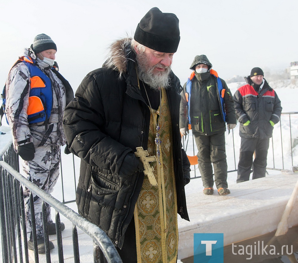 В Нижнем Тагиле проходят крещенские купания